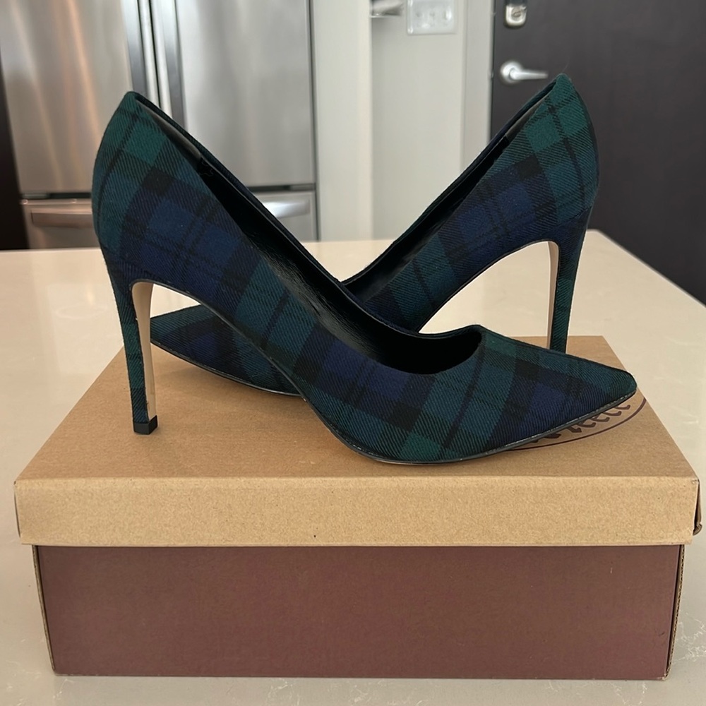 Brooks Brothers Pointed Toe Pumps